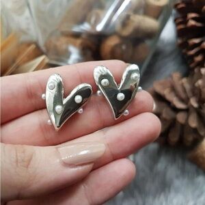 2/$30🌵 Silver Faux Pearl Studded Heart Earrings Cute Date Night Classic NEW
